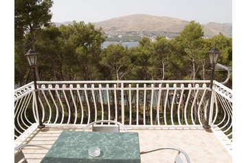 Chorwacja Privát Okrug Donji, Zewnątrz